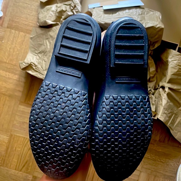 Authentic Burberry boots - Picture 4 of 6